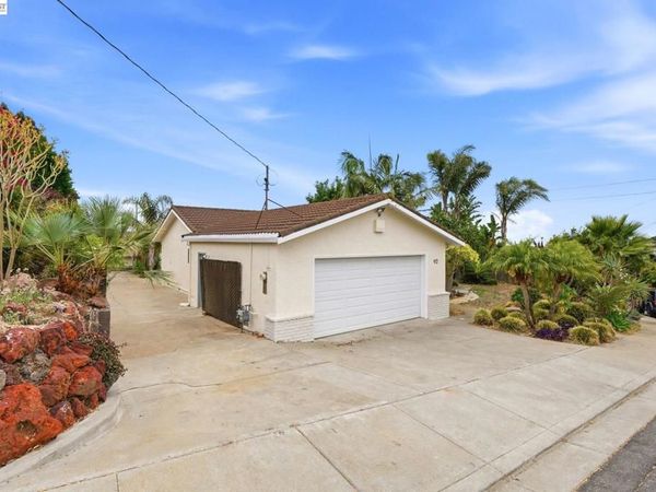 92 Welle Rd, Crockett, CA 94525