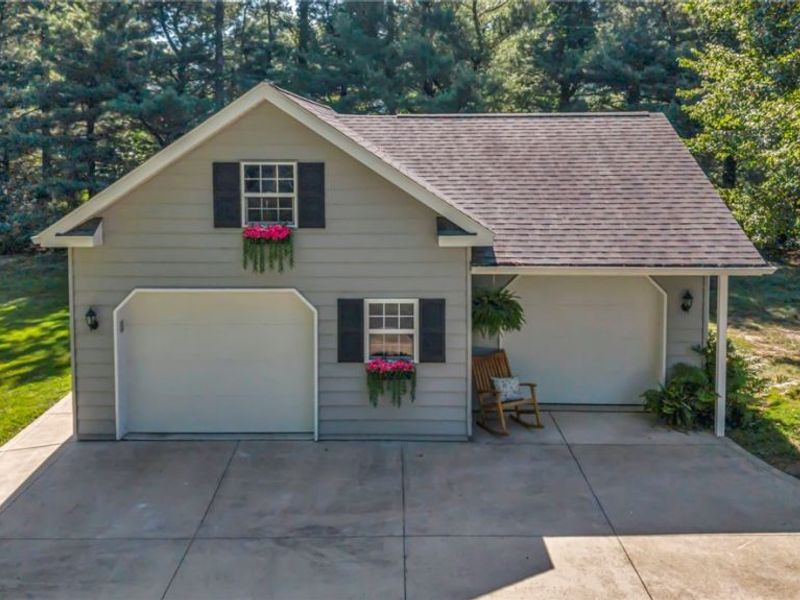 1176 Meadow Spur Drive, Akron, OH 44333 Photo 2