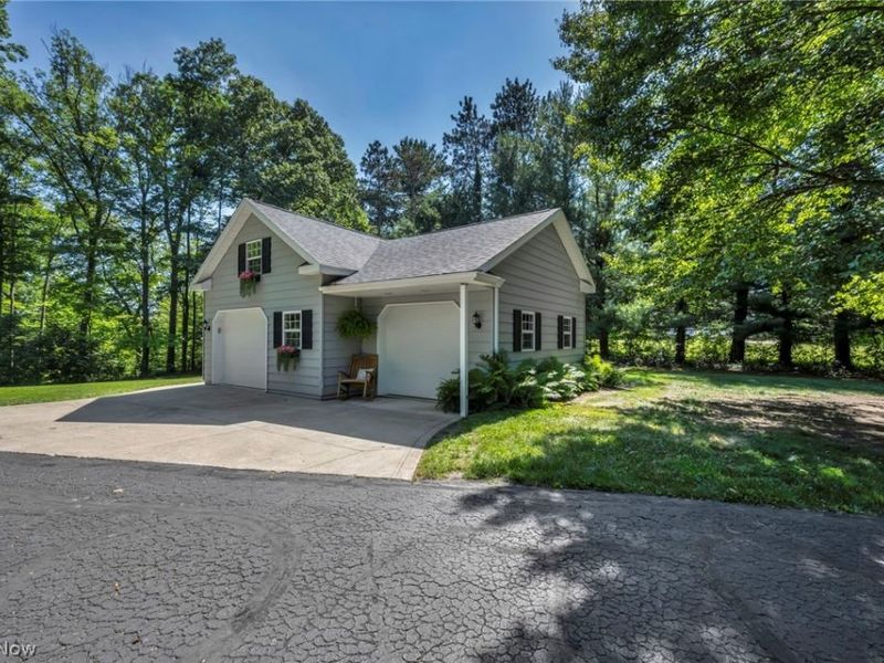 1176 Meadow Spur Drive, Akron, OH 44333 Photo 4