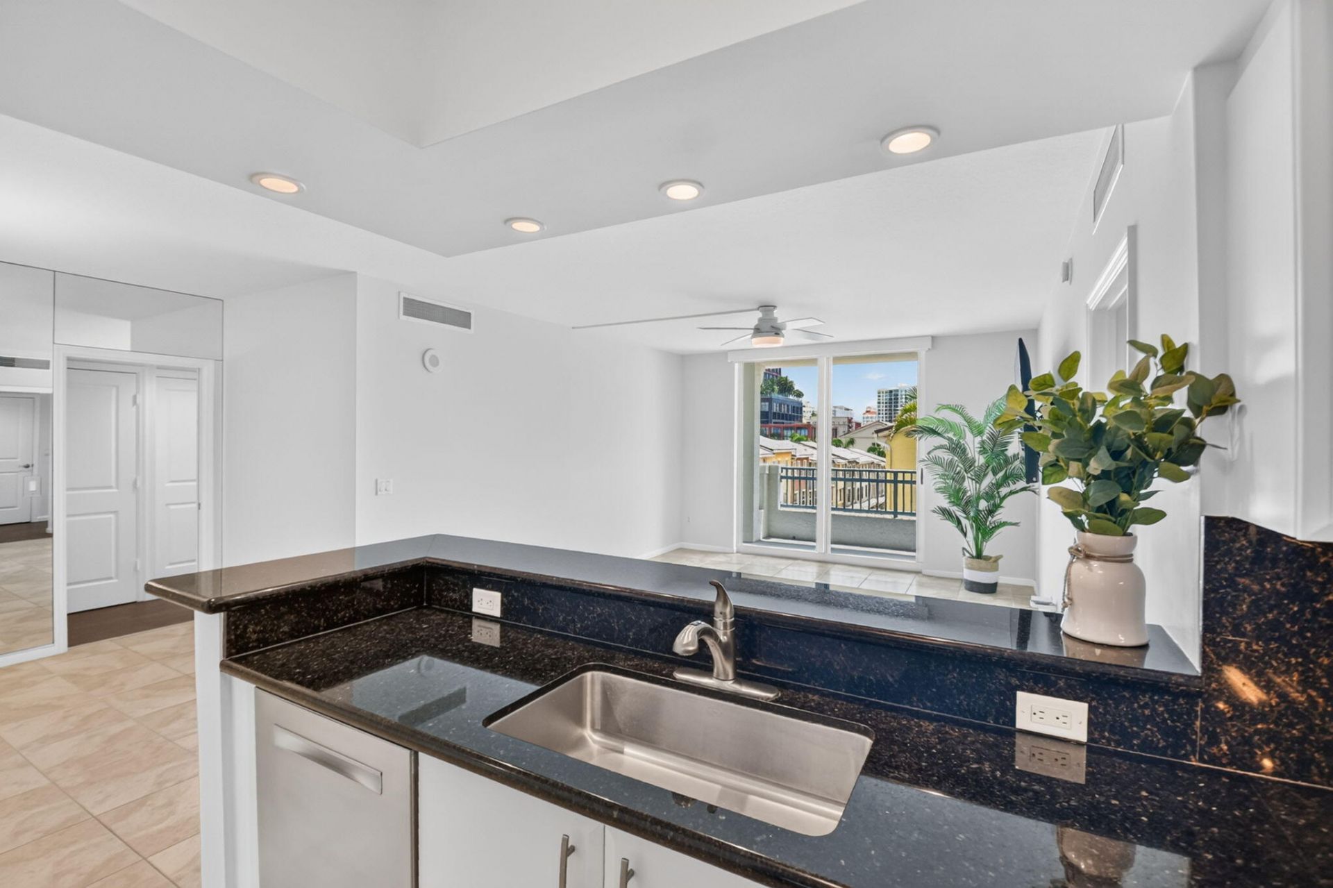 403 S Sapodilla Avenue, Unit 307, West Palm Beach, FL 33401 Photo