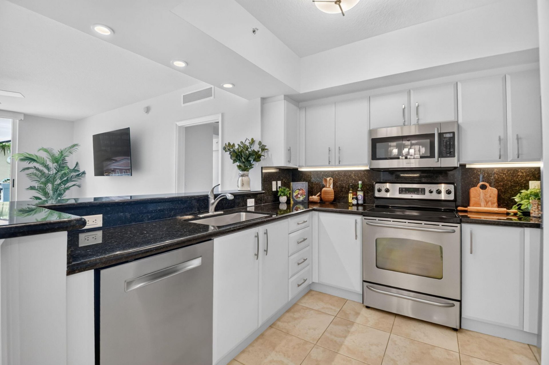 403 S Sapodilla Avenue, Unit 307, West Palm Beach, FL 33401 Photo