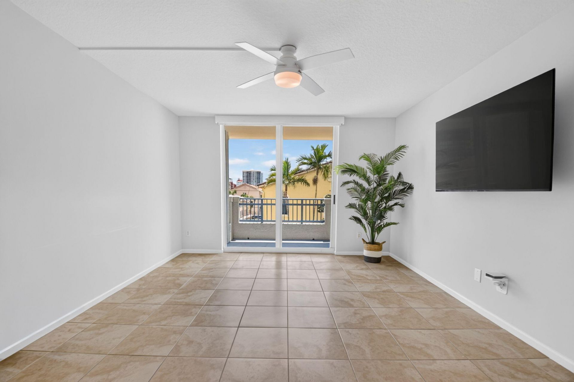 403 S Sapodilla Avenue, Unit 307, West Palm Beach, FL 33401 Photo