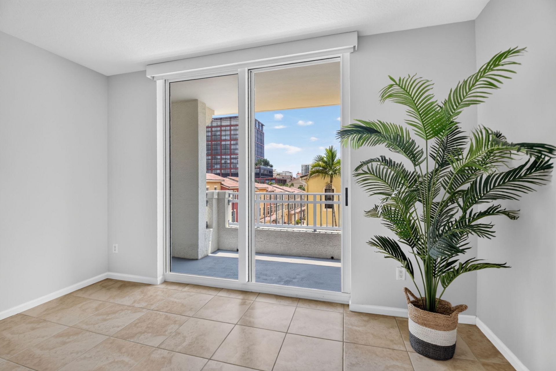 403 S Sapodilla Avenue, Unit 307, West Palm Beach, FL 33401 Photo