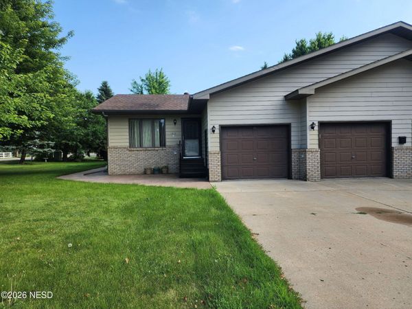 1812 8TH AVENUE NE, Watertown, SD 57201