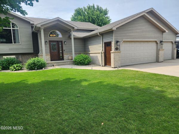 1325 13TH STREET NE, Watertown, SD 57201