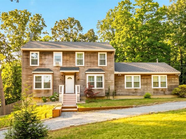370 S Country Road , Brookhaven, NY 11719