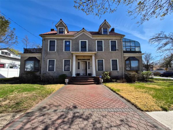 19404 110th Road , Saint Albans, NY 11412
