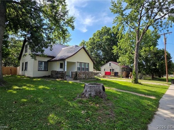 513 S Burke Street, Versailles, MO 65084
