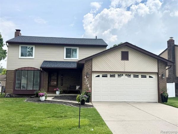 47244 Meadowbrook Drive, Macomb Twp, MI 48044