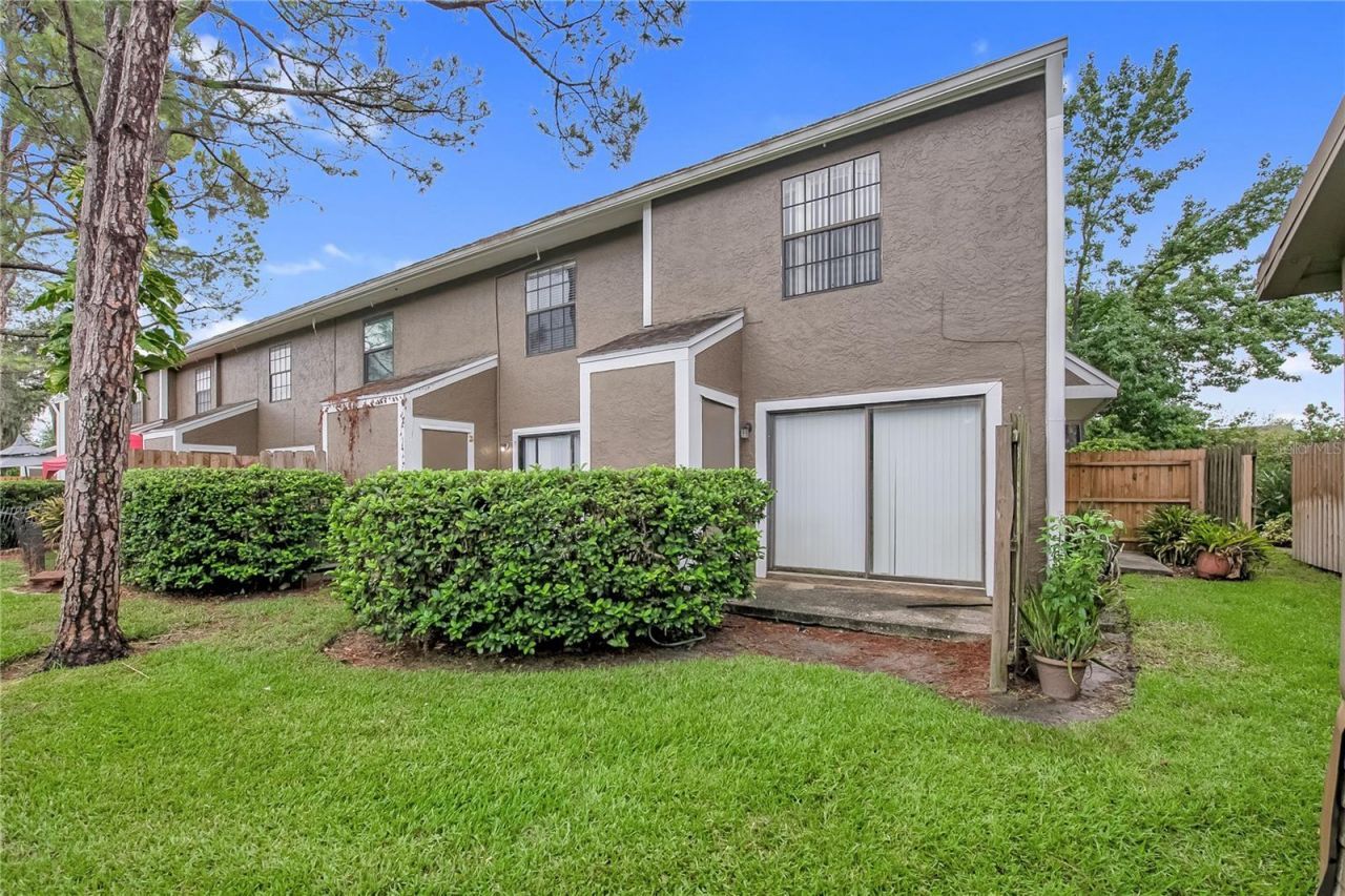 16547 Lake Brigadoon Circle , Tampa, FL 33618 Photo
