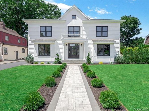 8 Brixton Road , Garden City, NY 11530