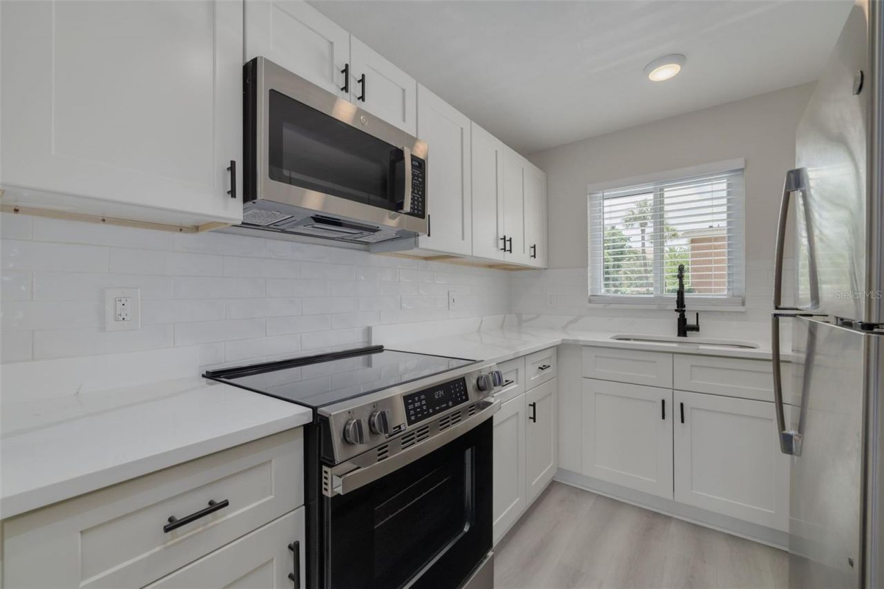 4550 Overlook Drive Ne, Unit 155, Saint Petersburg, FL 33703 Photo