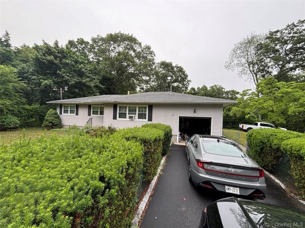 72 Fanning Boulevard , Riverhead, NY 11901