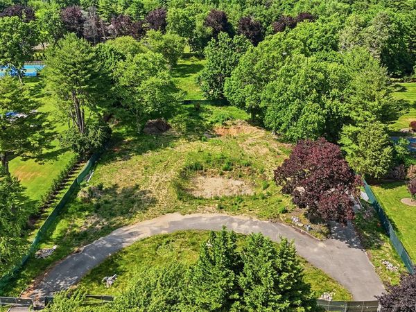 9 Terrace Court, Old Westbury, NY 11568