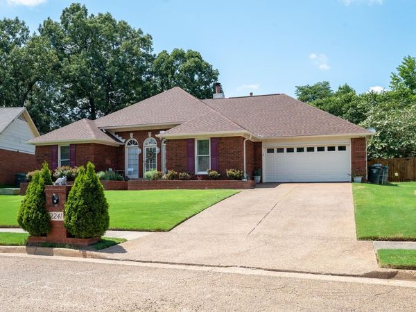 2241 OAK HOLLOW LN, Memphis, TN 38016