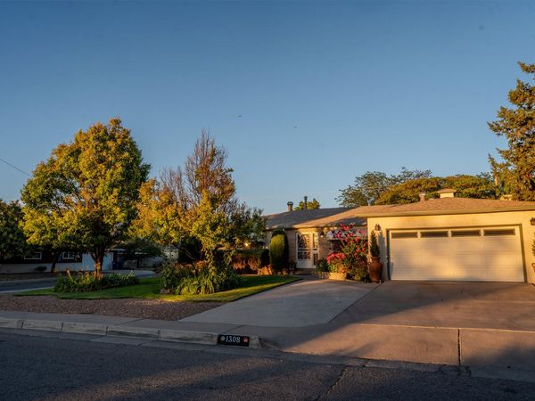 1308 Valencia Drive NE, Albuquerque, NM 87110