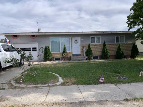 917 15th Dr, Rupert, ID 83350