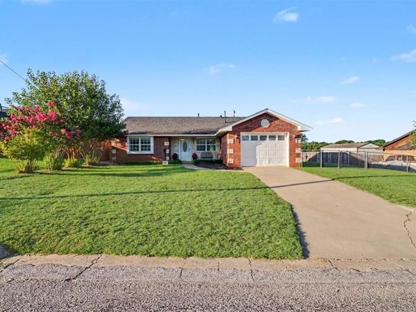132 Florence Drive, Cordell, OK 73632