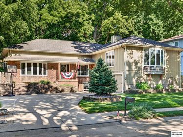 409 Greenbriar Court, Bellevue, NE 68005