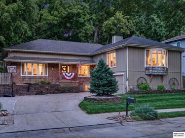 409 Greenbriar Court, Bellevue, NE 68005
