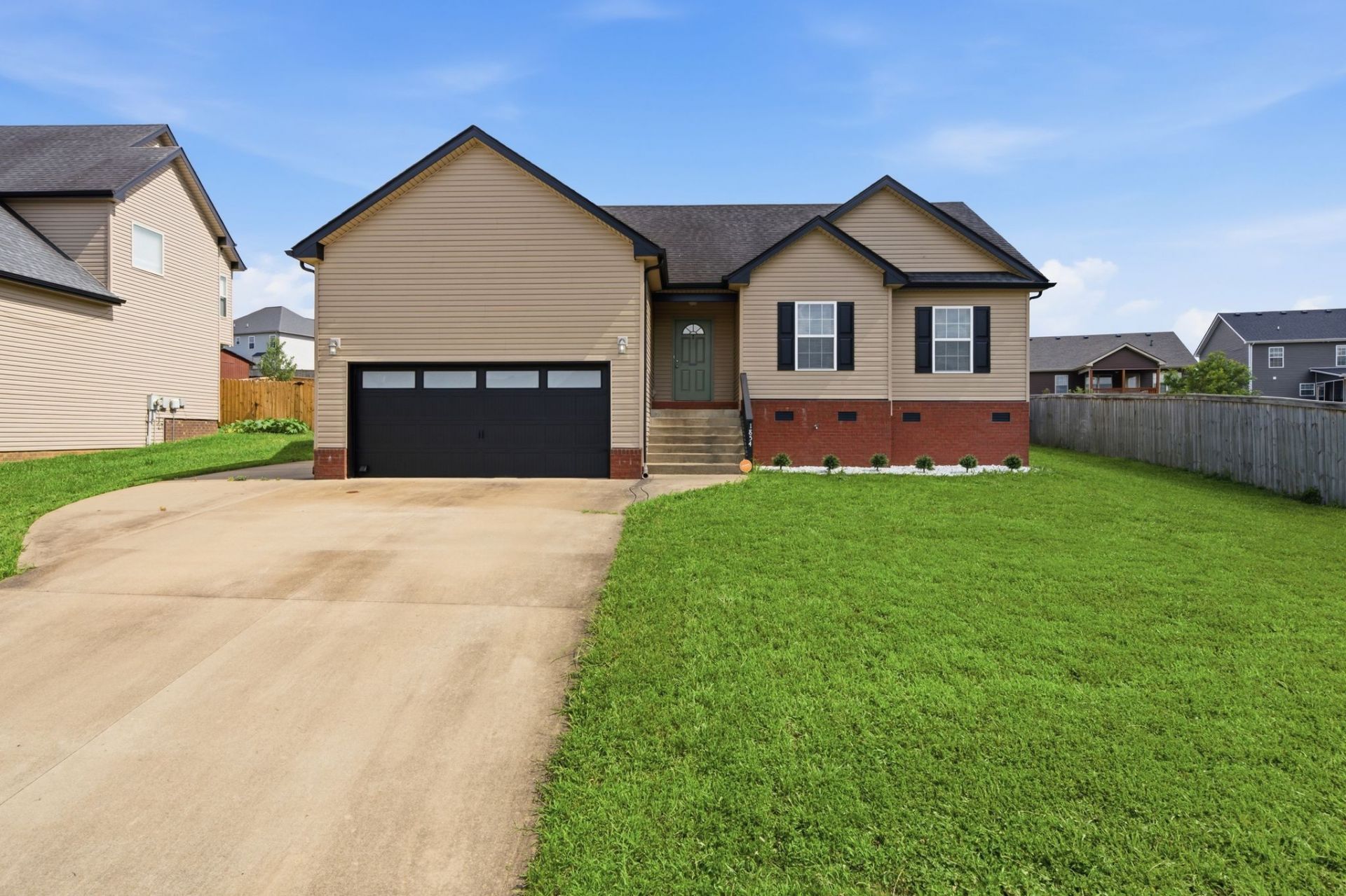 1854 Macarther Way Clarksville, TN 37042