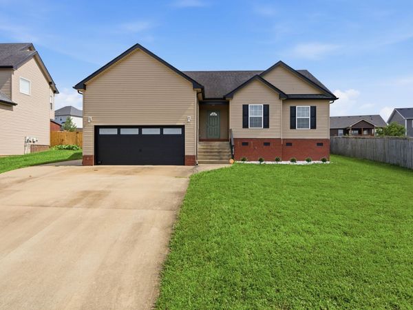 1854 Macarther Way , Clarksville, TN 37042
