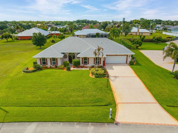 165 SW Hawthorne Circle, Port St. Lucie, FL 34953