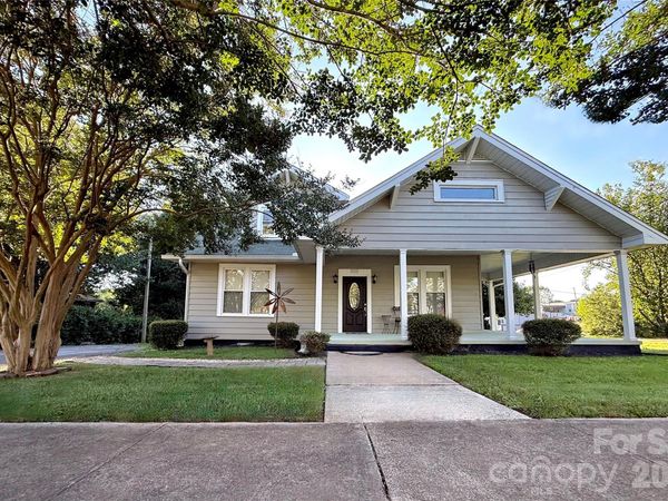 302 S College Avenue , Newton, NC 28658