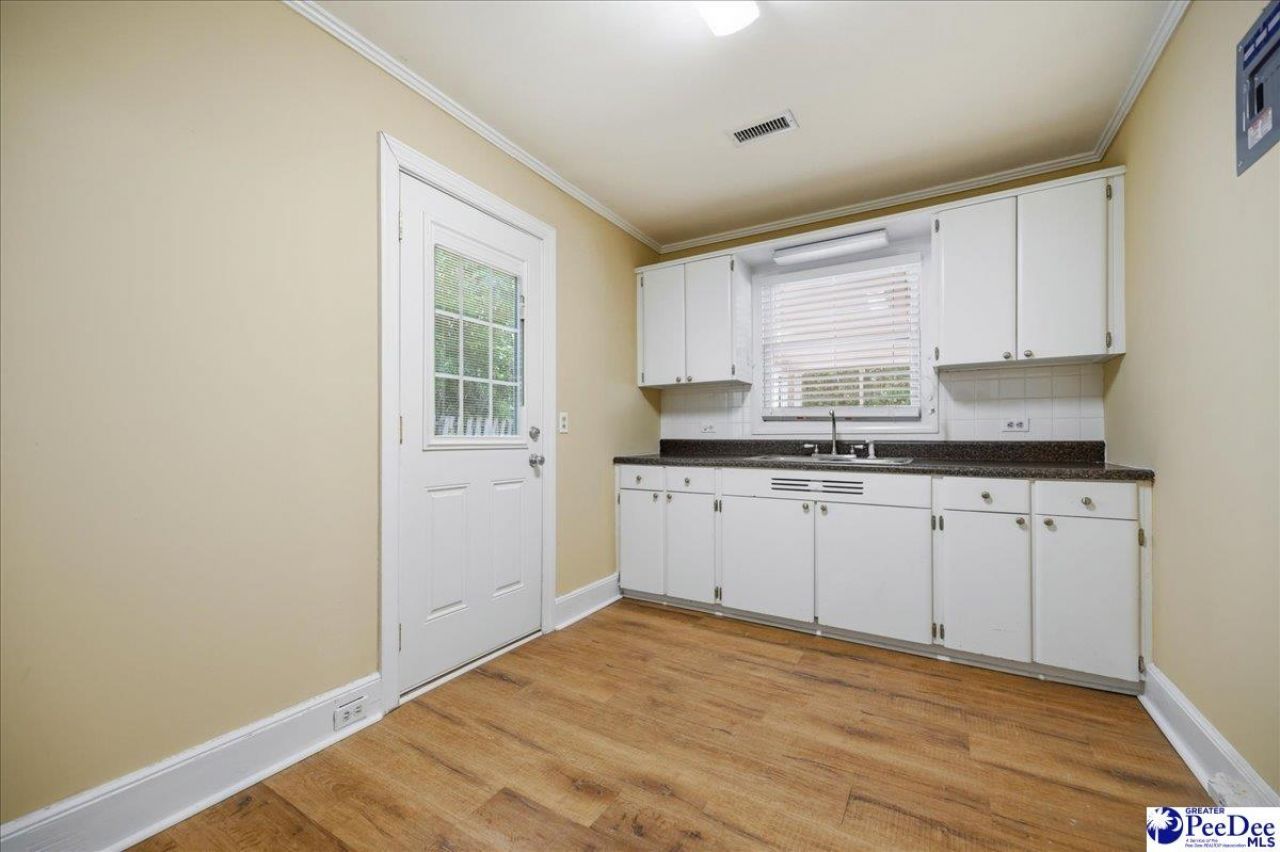 107 Tedder St Photo 11