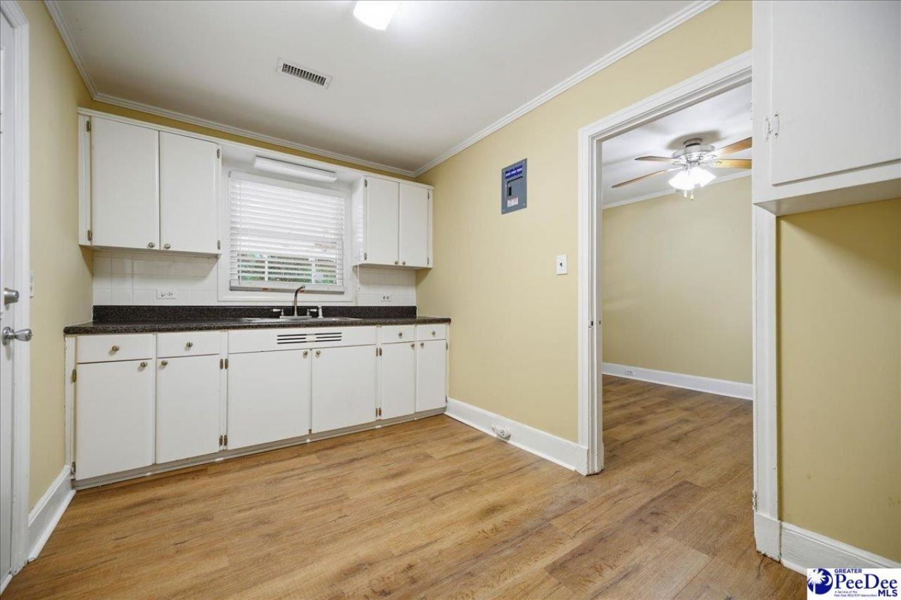 107 Tedder St Photo 12