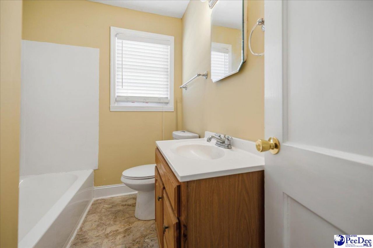 107 Tedder St Photo 17