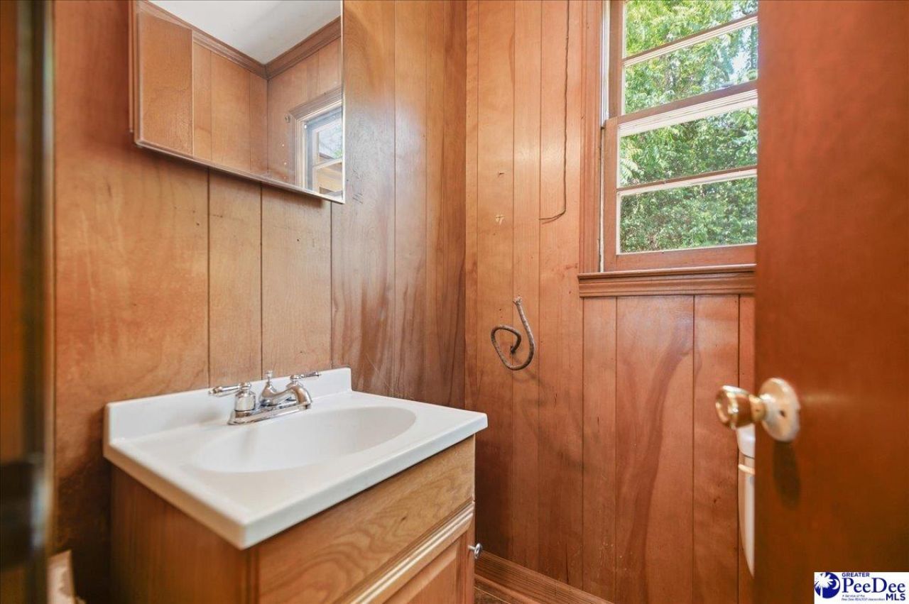 107 Tedder St Photo 22