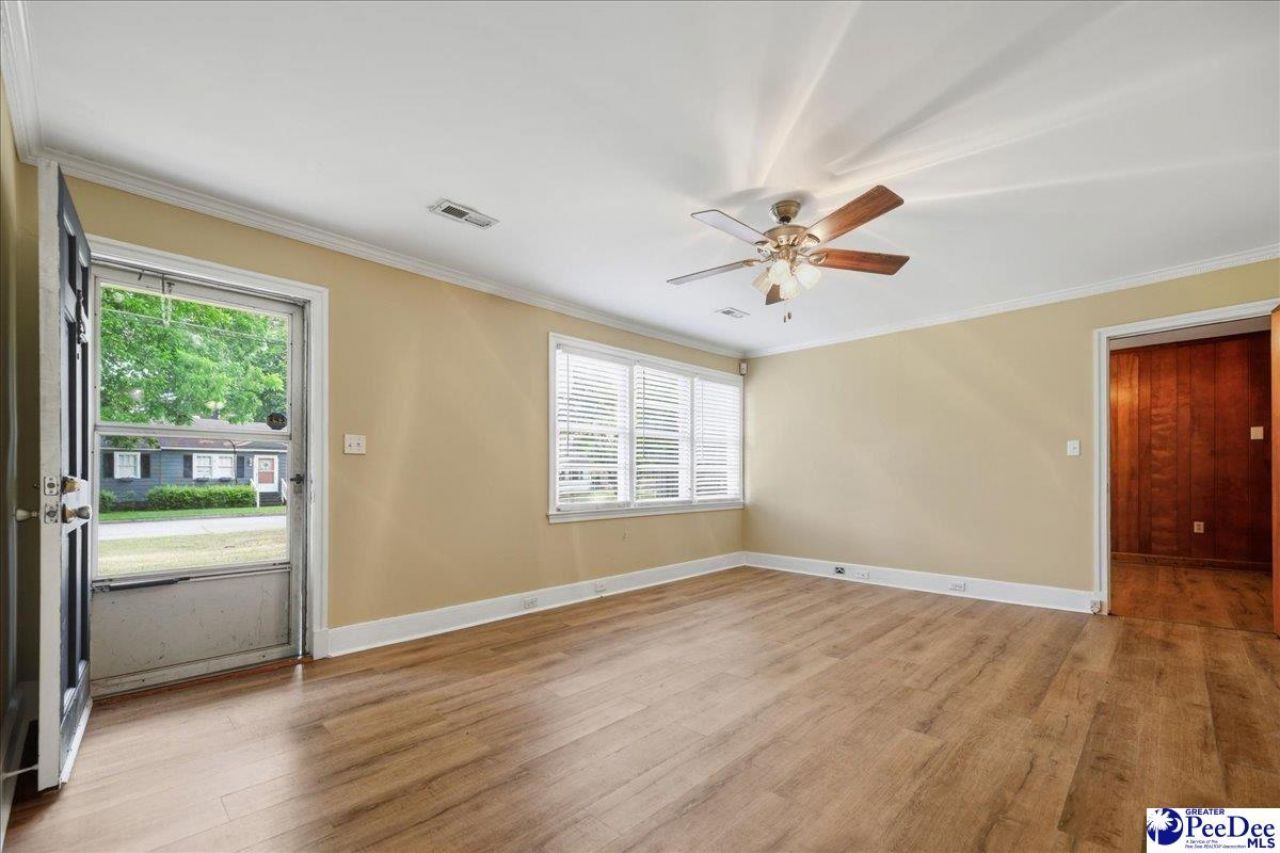 107 Tedder St Photo 5