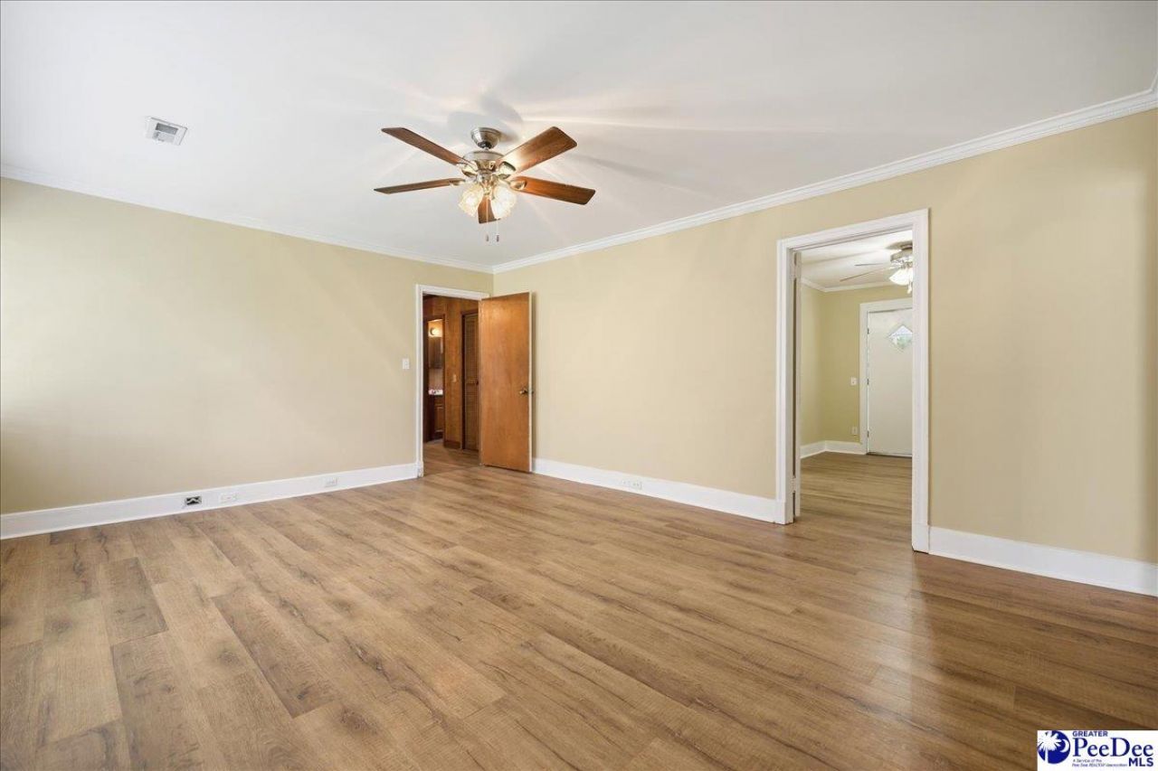 107 Tedder St Photo 6