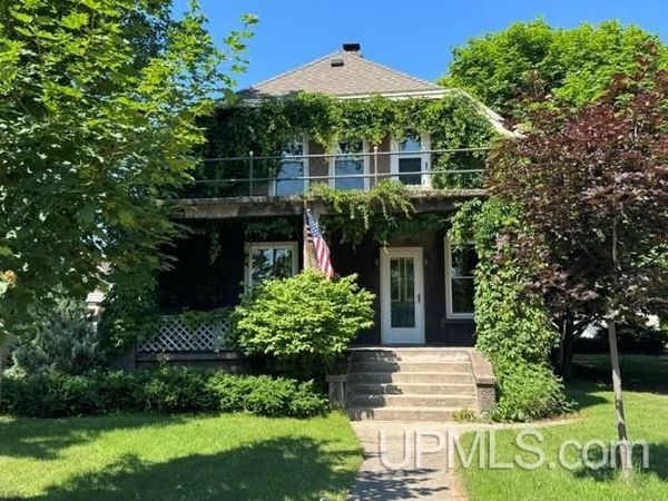 1121 N 16th Street, Escanaba, MI 49829