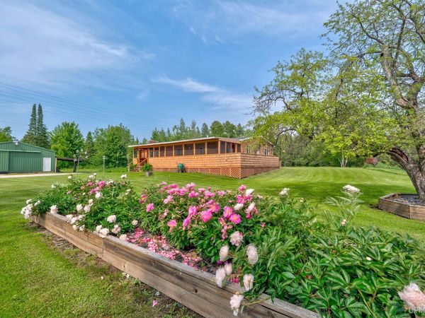 984N Dixon Road, Manistique Twp, MI 49854