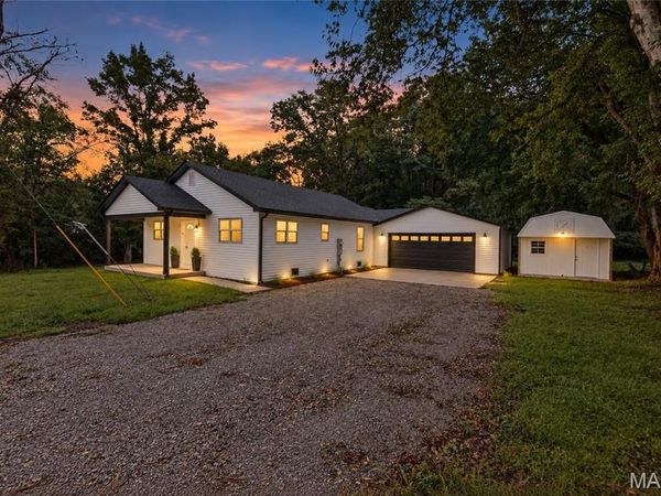 125 Anna Avenue, Godfrey, IL 62035