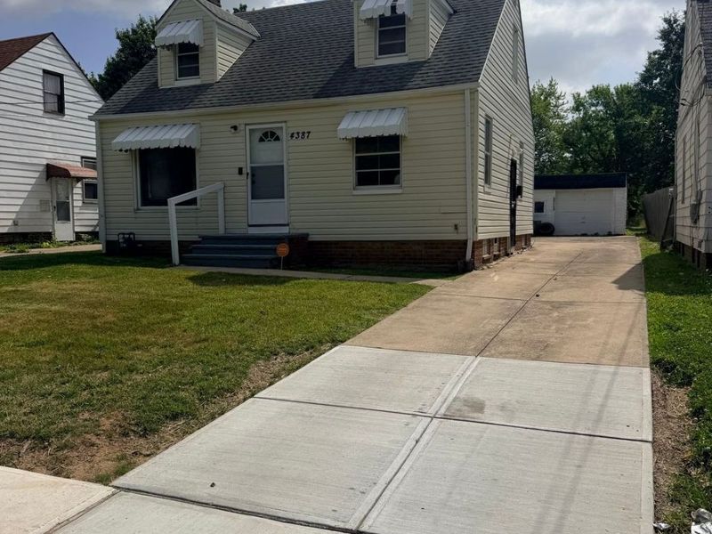 4387 E 175th Street, Cleveland, OH 44128 Photo 2