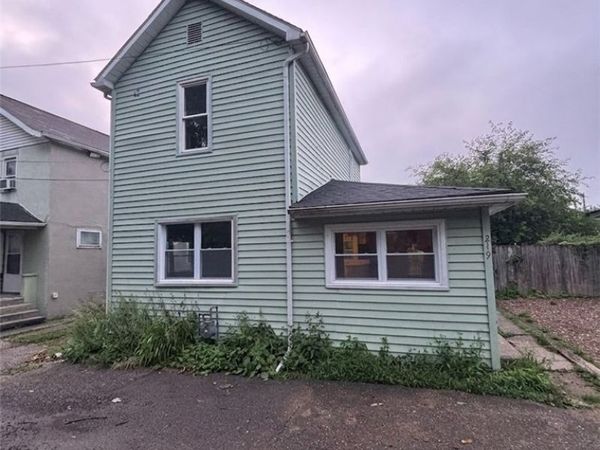 219 3rd Drive SE, New Philadelphia, OH 44663