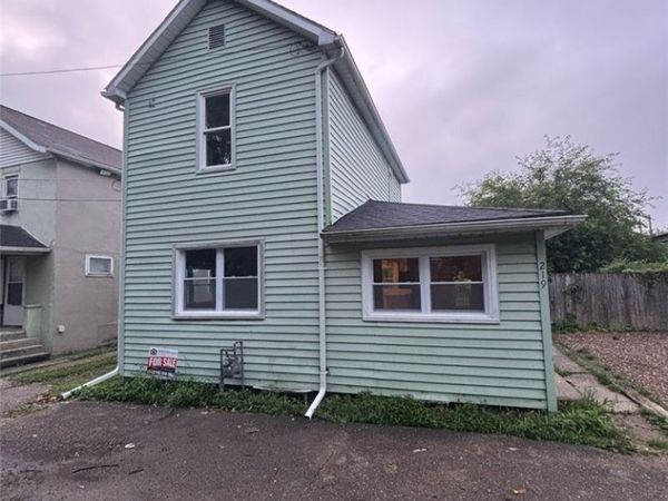 219 3rd Drive SE, New Philadelphia, OH 44663