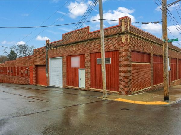 468 E Washington St , New Castle, PA 16101