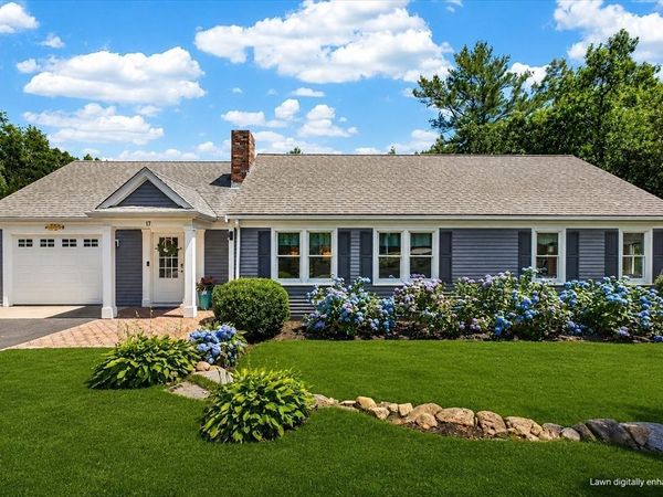 17 Hilltop Dr, Bourne, MA 02561