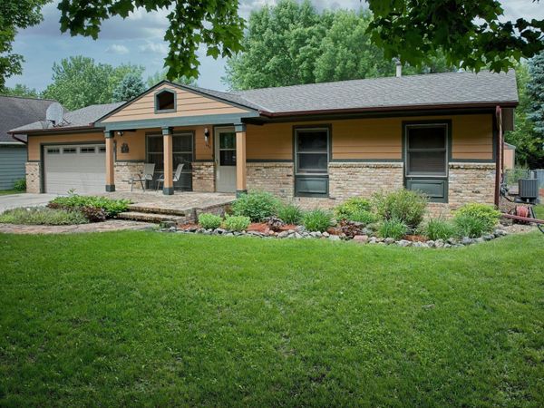 492 Shady Ridge Road NW, Hutchinson, MN 55350