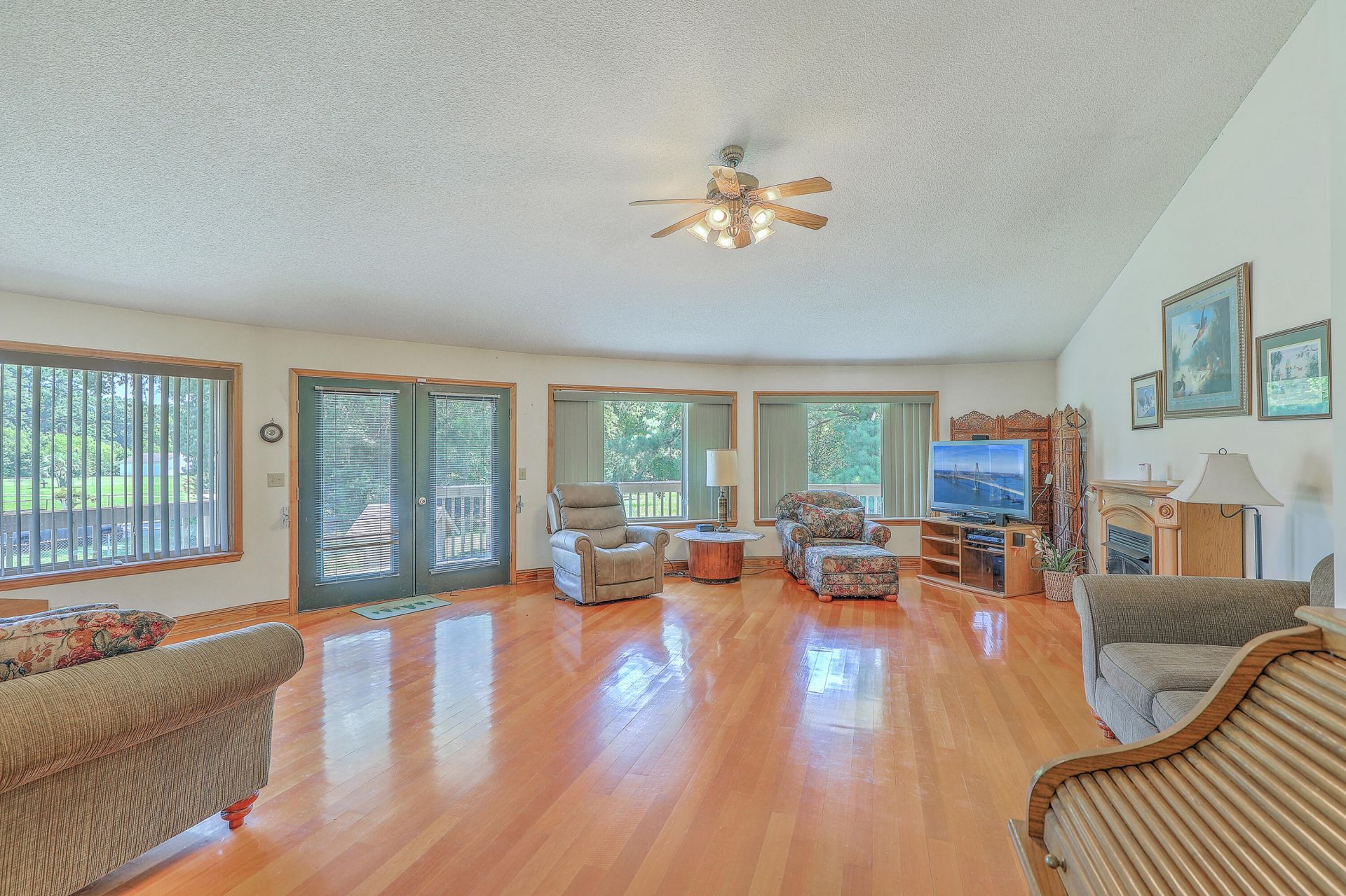 395 Summerset Lane  Photo 14