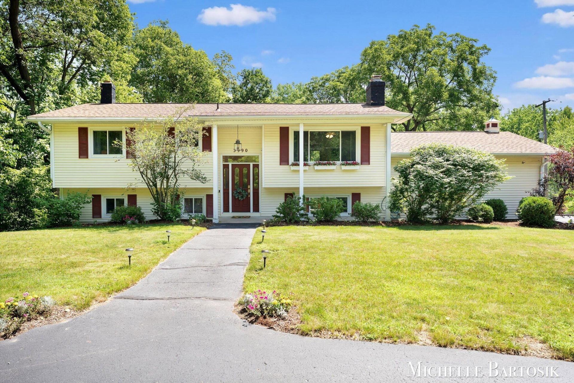 3990 Grand River Drive Ne, Grand Rapids, MI 49525 Main Photo