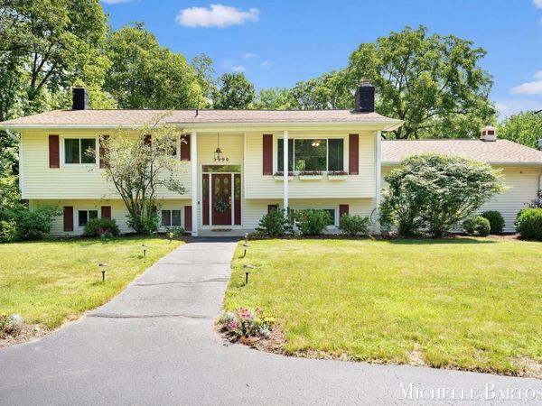 3990 Grand River Drive NE, Grand Rapids, MI 49525