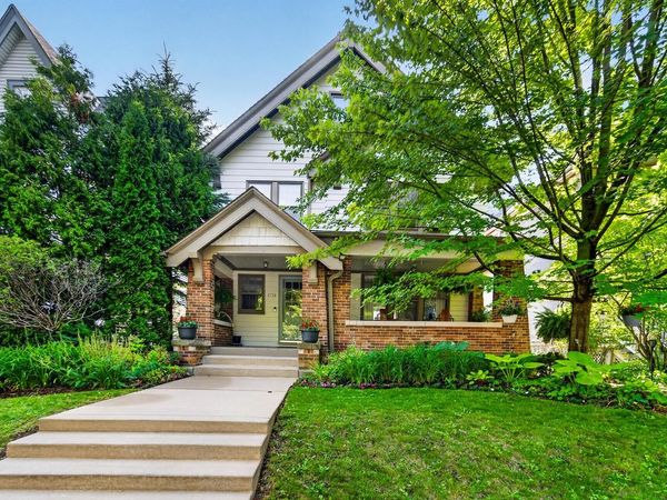 2734 N Farwell AVENUE, Milwaukee, WI 53211