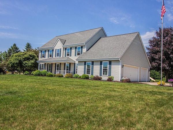 W196N11351 Shadow Wood DRIVE, Germantown, WI 53022