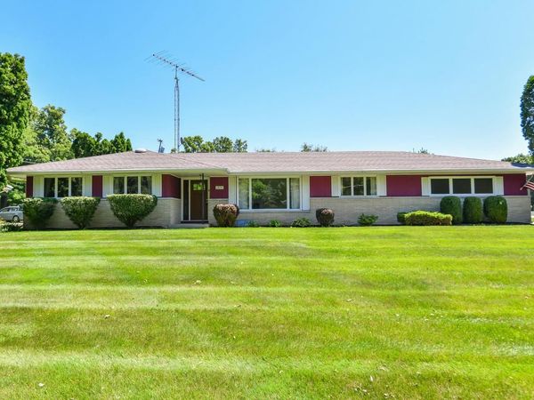 1075 S Lake Shore DRIVE, Lake Geneva, WI 53147