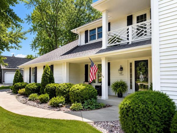 20865 Coventry DRIVE, Brookfield, WI 53045